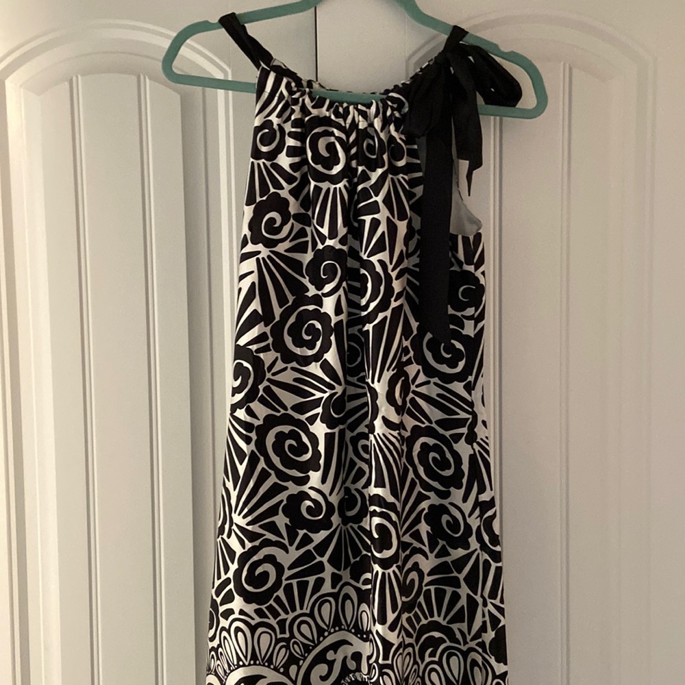 Ladies White House Black Market dress